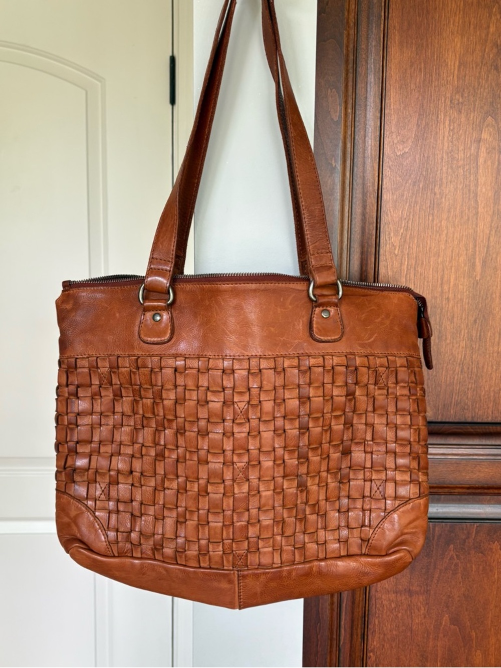 Woven Leather Shoulder Bag in Cognac